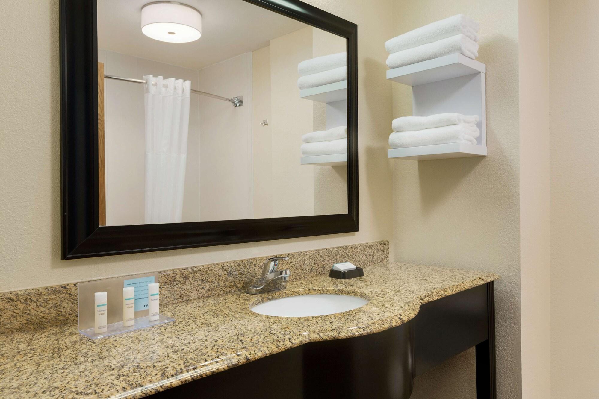 Hampton Inn And Suites Houston Clear Lake Nasa Webster Exterior foto